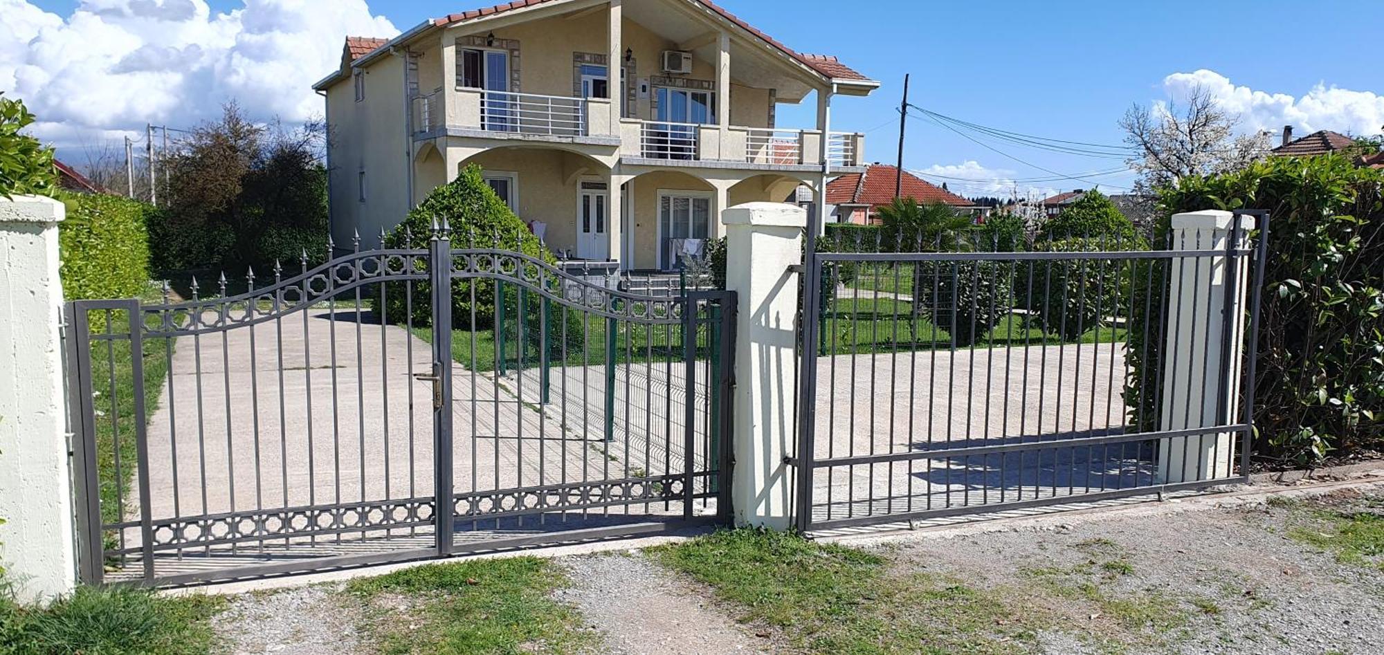 Cozzy Apartment Near The Aiport Podgorica Mitrovici  Ngoại thất bức ảnh